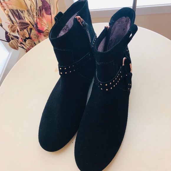 New Ted Baker London Black Gold Suede Ankle Boots - Picture 6 of 6
